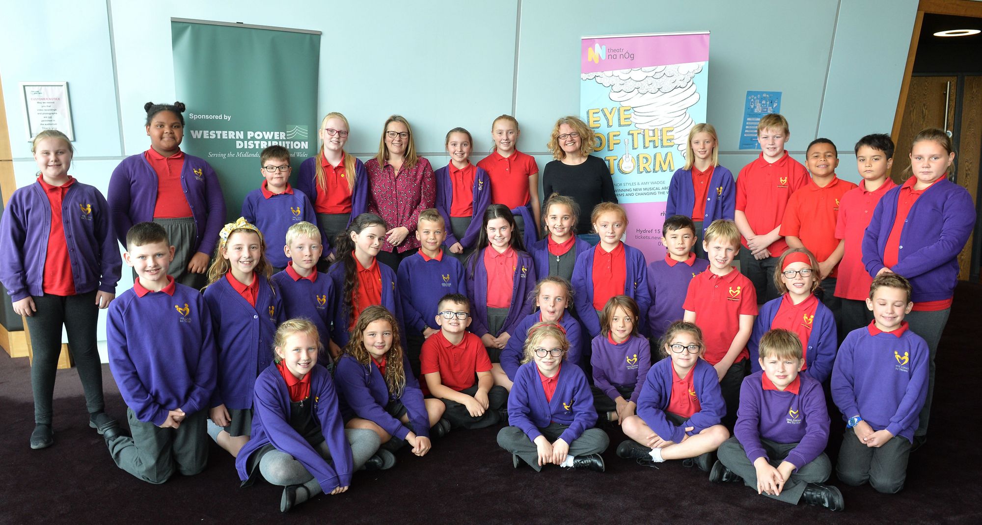 School children and teachers group photo